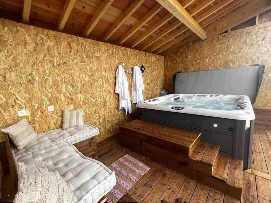 Gite A La Ferme Avec Jacuzzi Et Piscine Chauffee Saint-Felix-de-Tournegat Exterior photo