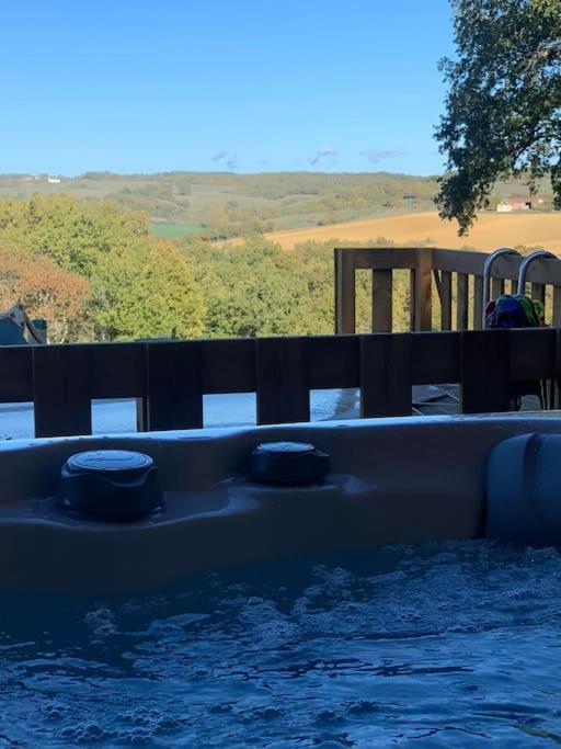 Gite A La Ferme Avec Jacuzzi Et Piscine Chauffee Saint-Felix-de-Tournegat Exterior photo